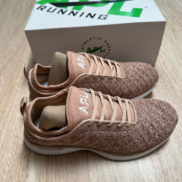 New with Box APL Rose Gold Tech Phantom Sneakers 8.5 - Picture 6 of 14